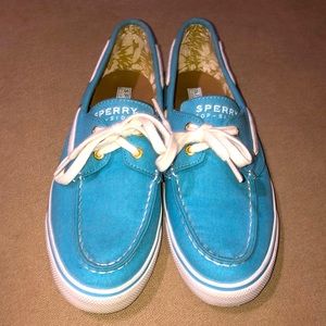 Sperry shoes in blue 💙 size 8